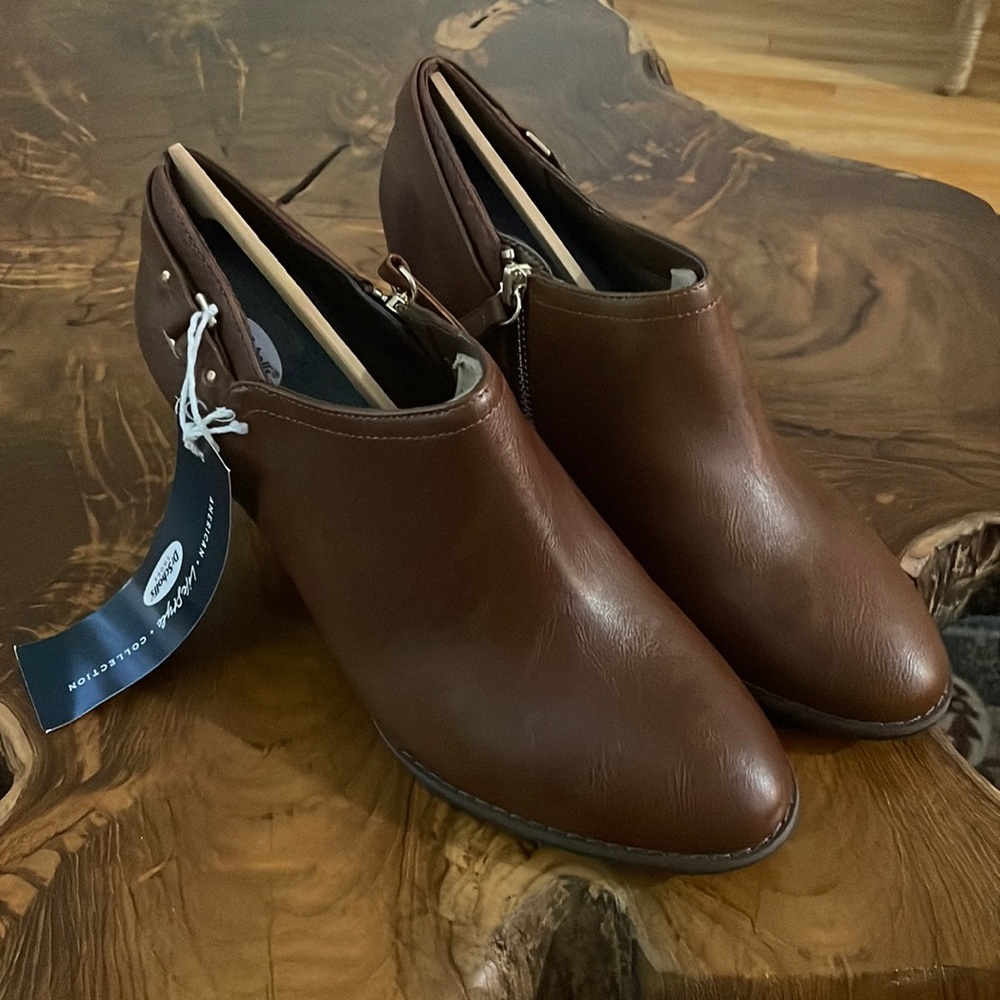 Dr. Scholl’s Closed-Toe Wedges Size 8.5